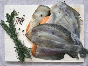 Лещ соломка: Камбала камчатская вяленая с икрой