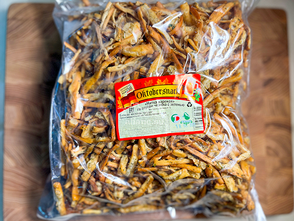 Нитка ЖАРЕНАЯ "Чеснок с зеленью" Oktobersnack 1 кг (сырный продукт) в Дедовске