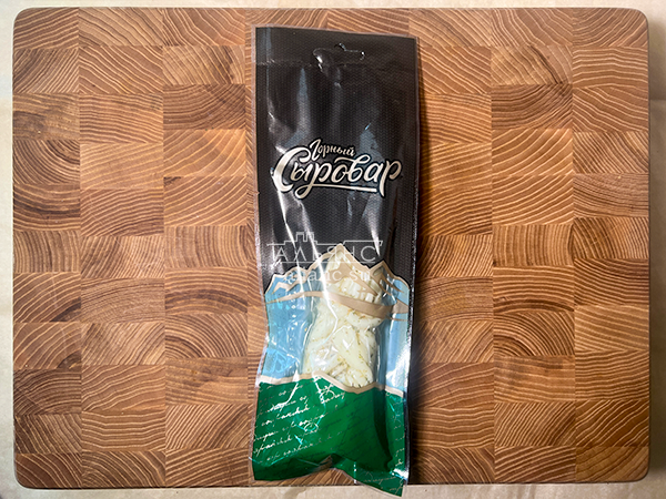 Сыр 100 гр ГОРНЫЙ СЫРОВАР (Косичка с укропом и чесноком) в Дедовске