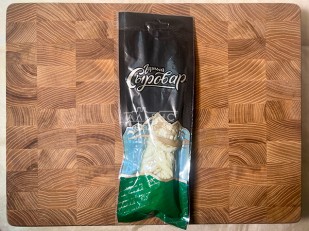 Деревенские гренки со вкусом Камчатского краба (Сурские): Сыр 100 гр ГОРНЫЙ СЫРОВАР (Косичка с укропом и чесноком)